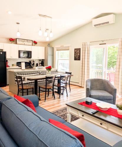Ellsworth Apartment | Riverview Ellsworth Apartment