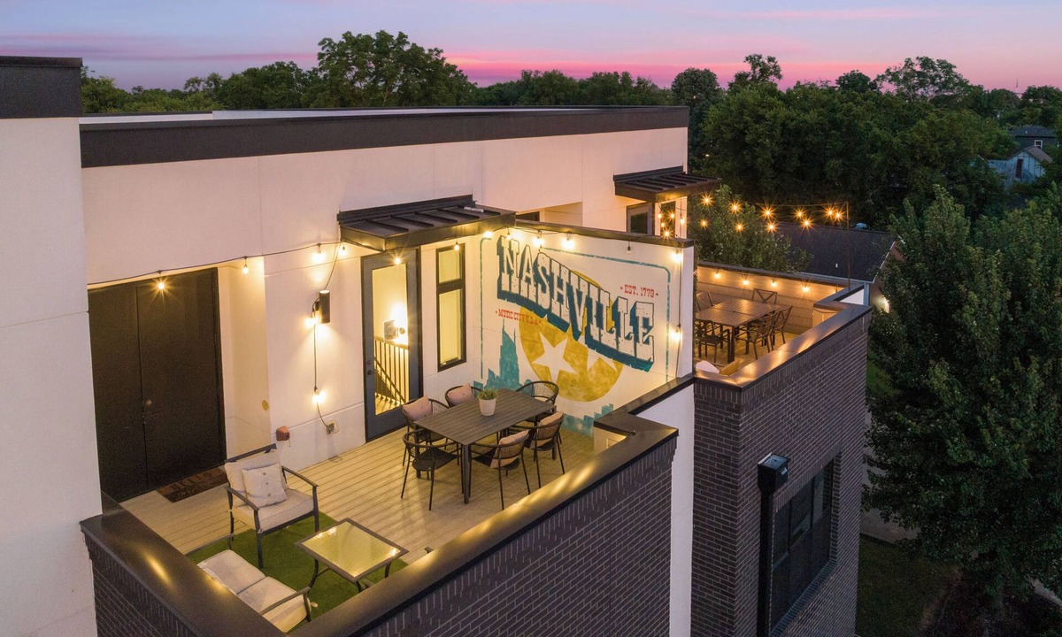 McFerrin Park House | Rooftop Deck & Game Garage Stylish 4BDR in East Nashville | Skyline Soundhouse