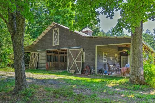 Hendersonville House | Rustic and Authentic Farm Stay by DuPont Forest!