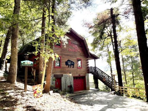 Clyde House | Rustic-Modern Log Cabin Getaway: Family-Friendly, Quiet Ranch, Wildlife at Your Door in Clyde, North Carolina