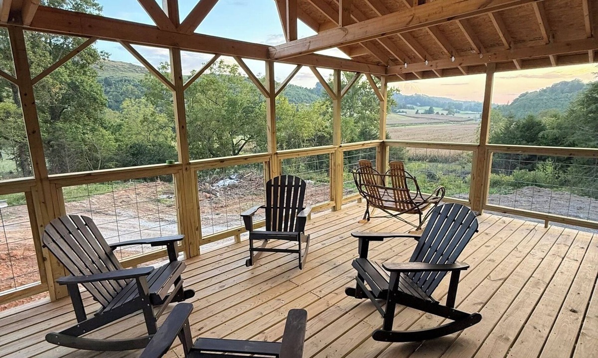 Smith Cabin | Scenic Farm Loft in Amish Country w/Epic Views