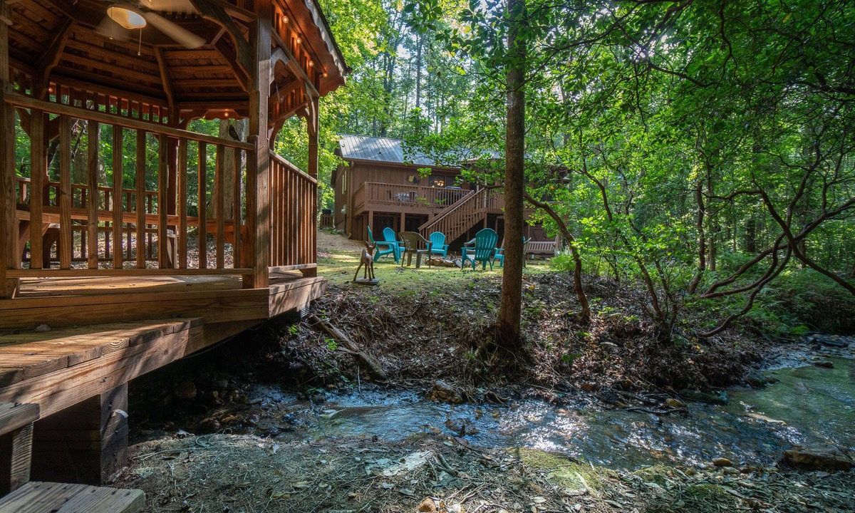 Sautee Nacoochee Cabin | Settin' on the Creek - 10% OFF or 3rd Night Free - Ask for details!