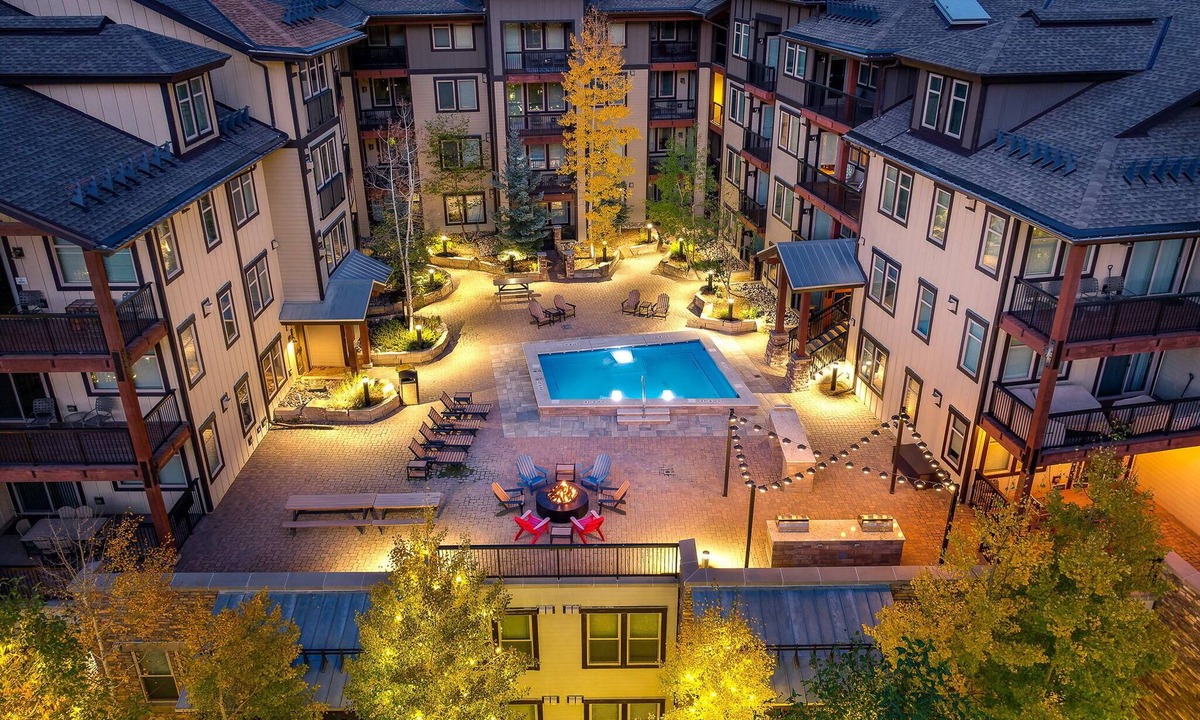 Winter Park House | Ski In Out Condo 3425 I Huge Hot Tub I Great Views I Heated Garage I Discounted Attractions