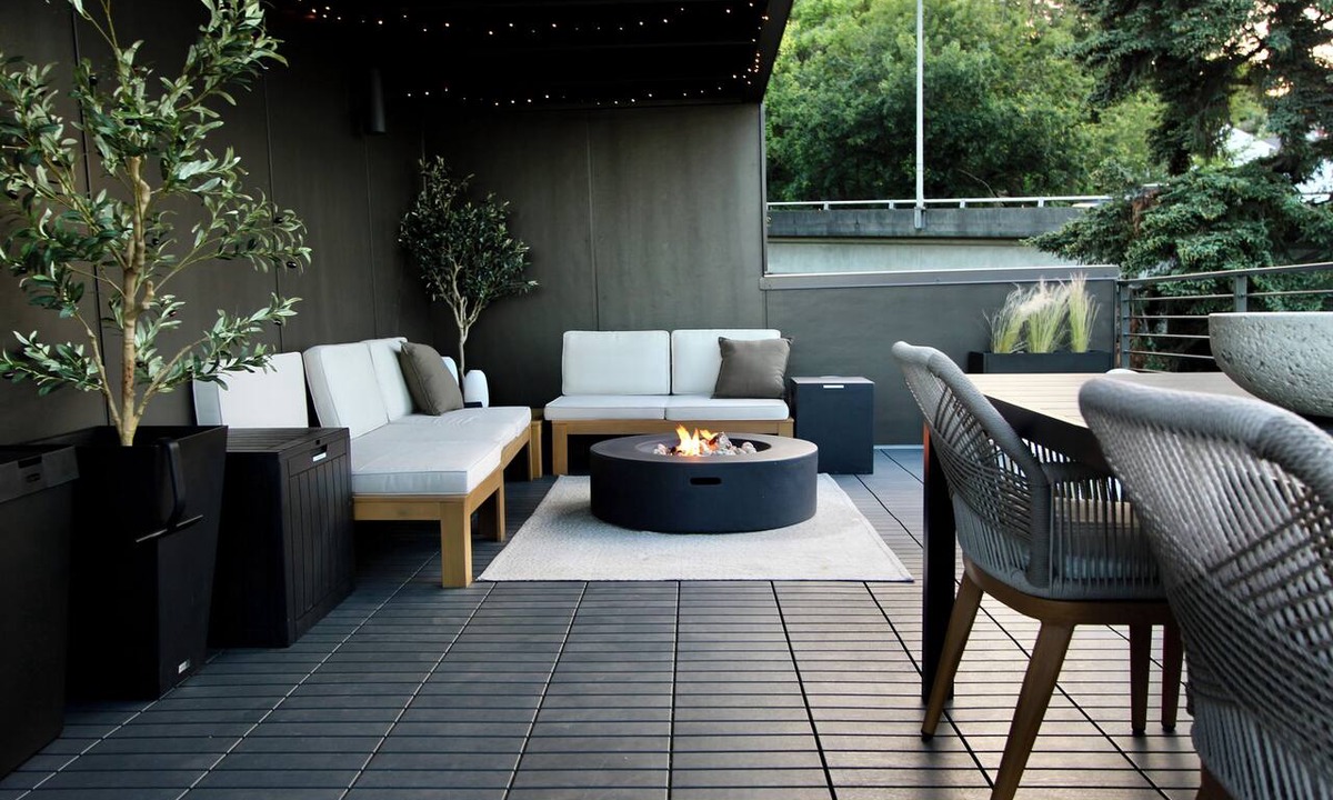 North Admiral House | Skyline Rooftop Lounge, BBQ + Fire Pit, Near FIFA, with AC!