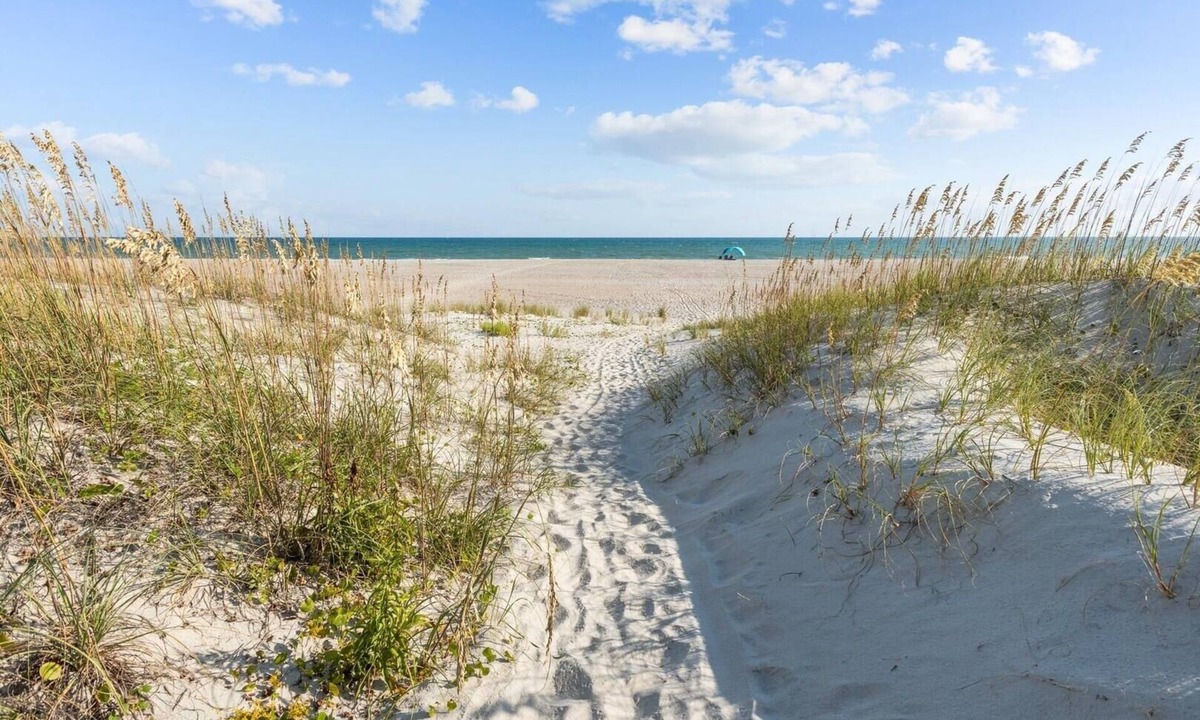 Atlantic Beach Condo | Slack Tide 3 Bedroom Condo by RedAwning