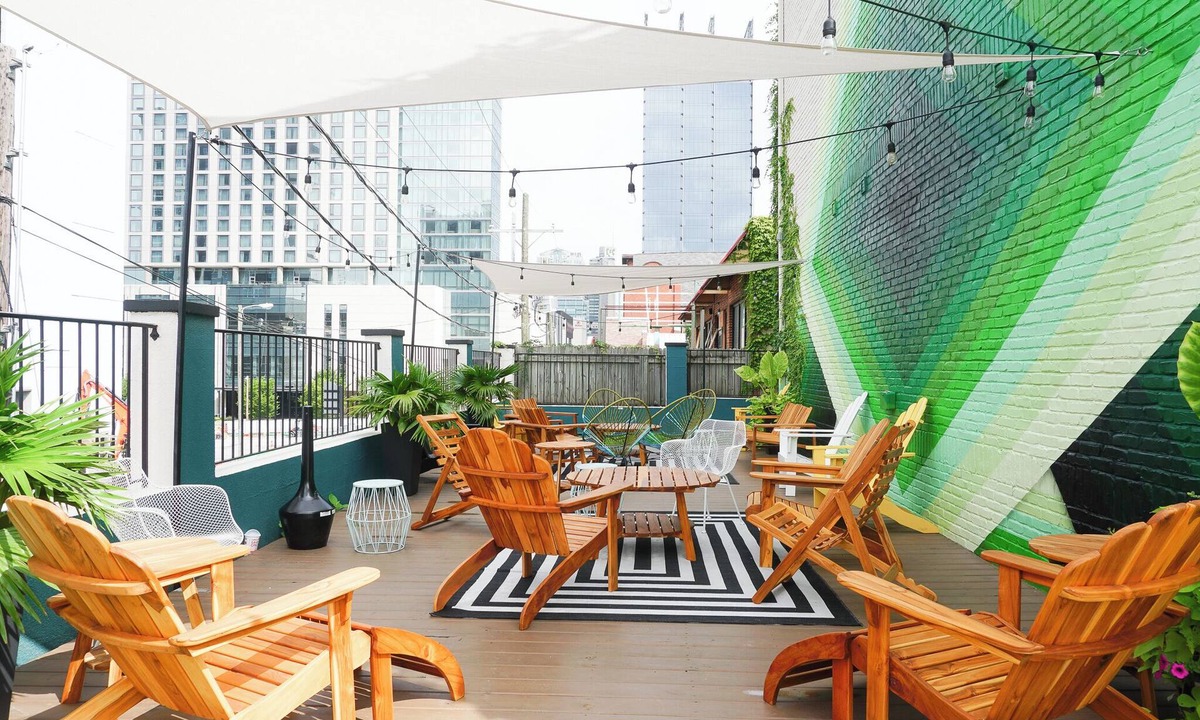 Rutledge Hill House | Sleeps 48 + Entire Hotel | 8min to Broadway + Group-Friendly | Sobro Guest House