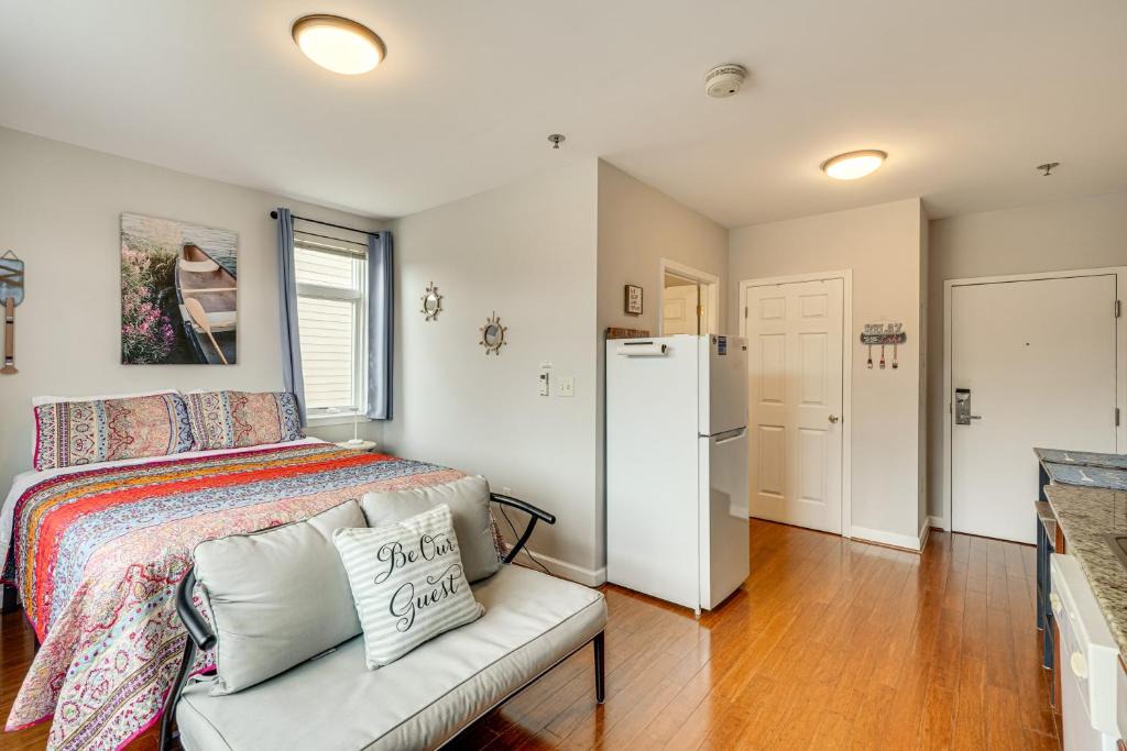 Huddleston Apartment | Smith Mountain Lake Condo w/Pool Access