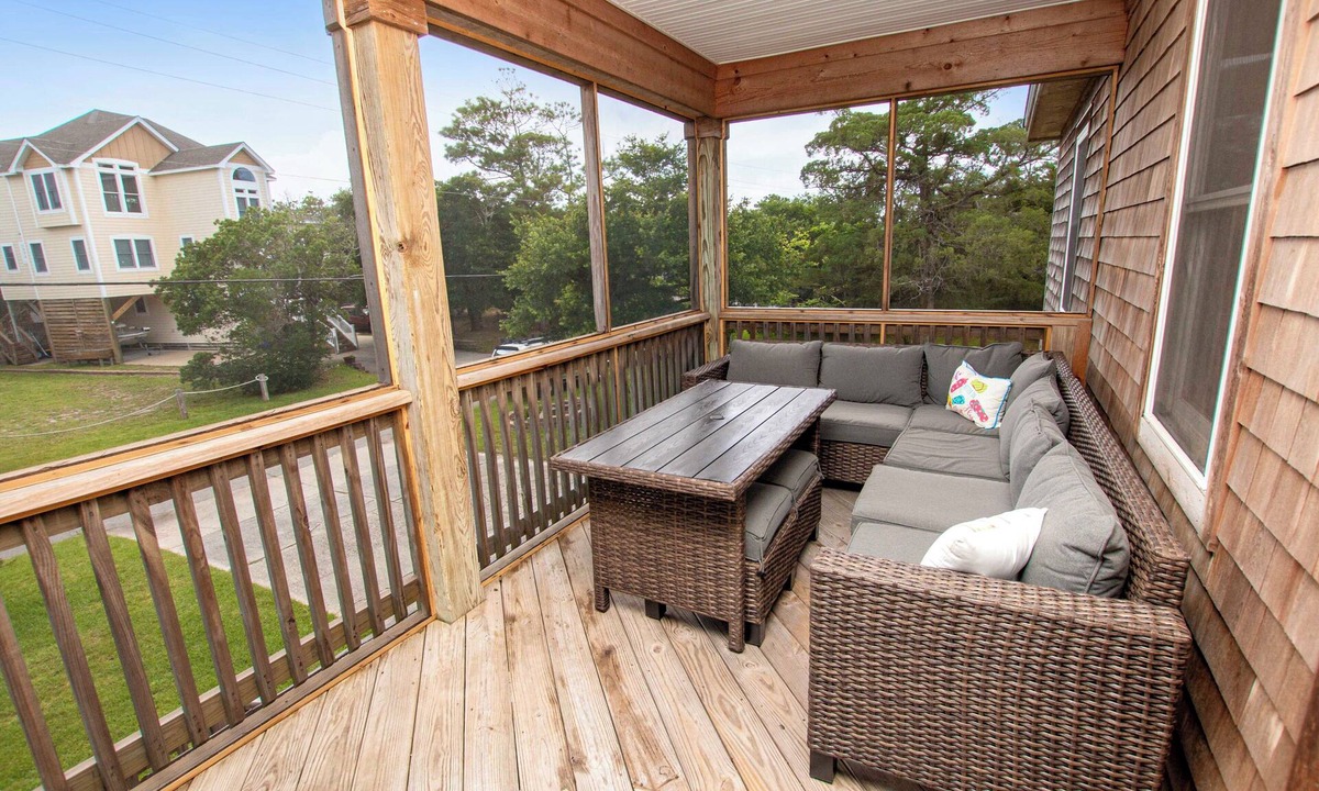 Brigands' Bay House | Soundside, Fire Pit, Screened in Porch, Fenced in Backyard, Charming Beach House