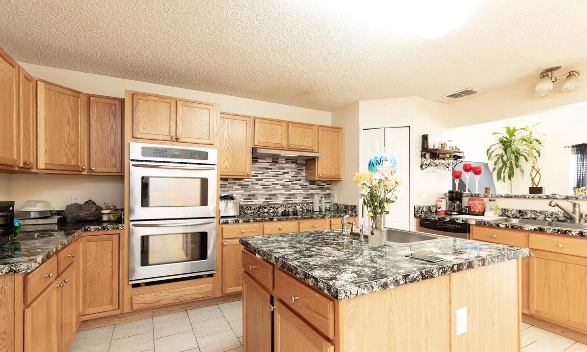 Northside House | Spacious 5-bedroom house in brilliant Jacksonville Florida/Parking