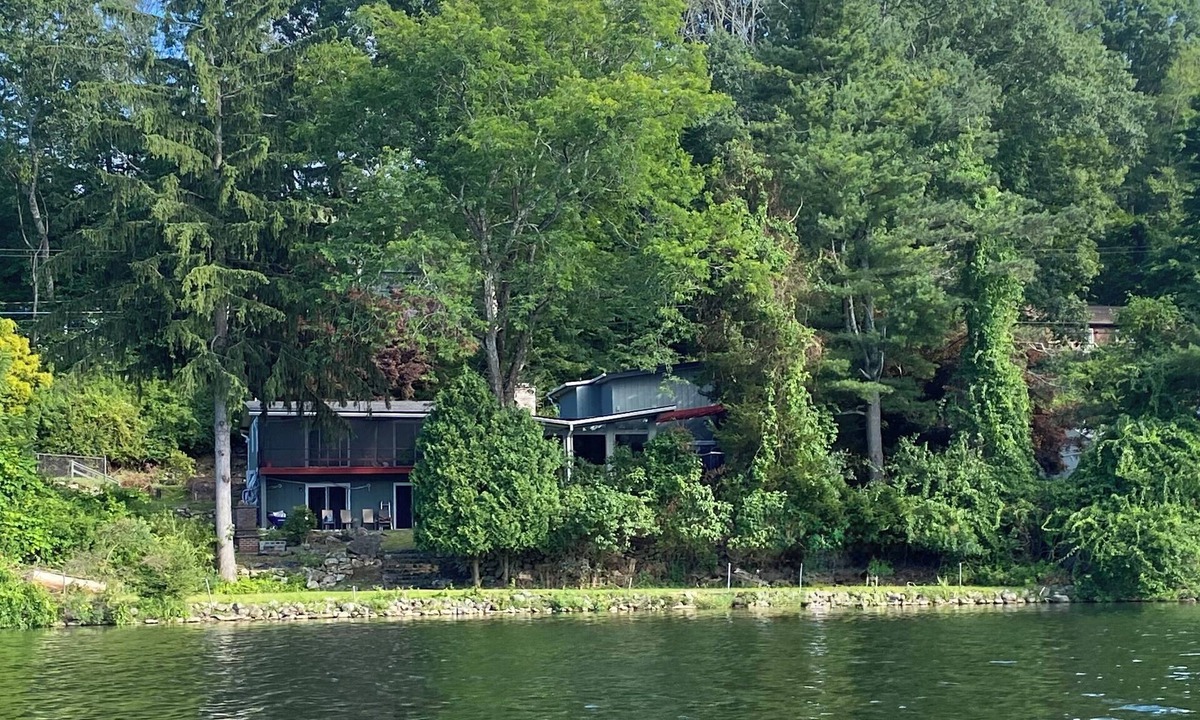 Green Township House | Spacious Lake Retreat, Stunning Sunset Views, Private Outdoor Entertaining.