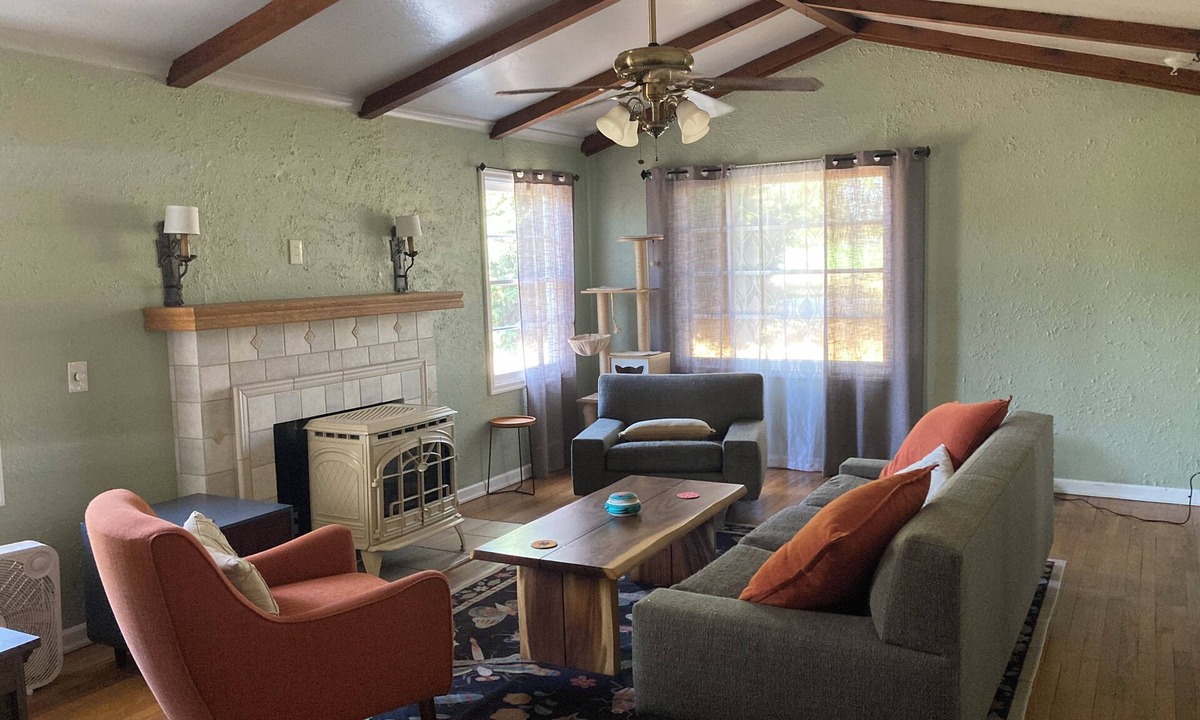 Hazelwood House | Spacious, pet-friendly, 2-bedroom house close to Portland Airport