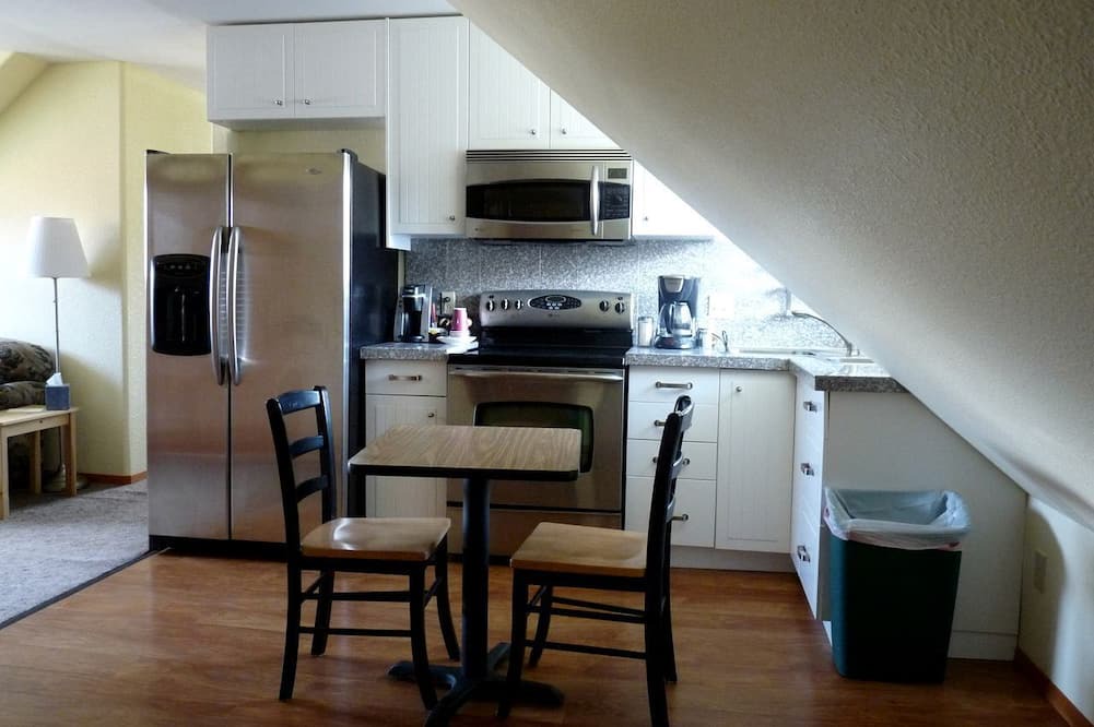 Homer House | Stunning Beachside Vacation Rental for Family or Group Glamping Escapes to Alaska