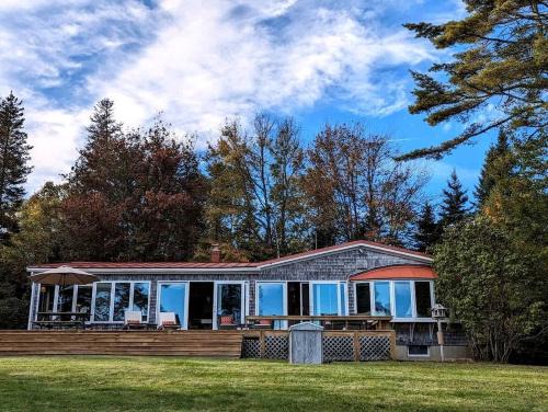 Gouldsboro House | Stunning Oceanfront Ranch Cottage with Private Beach & Fire Pit Near Acadia National Park, Gouldsboro Maine