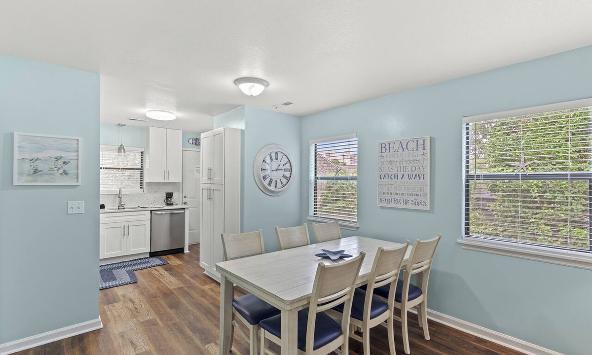Crescent Beach Condo | Summer Times #4 - 2 Bedroom Located Close To The Beach
