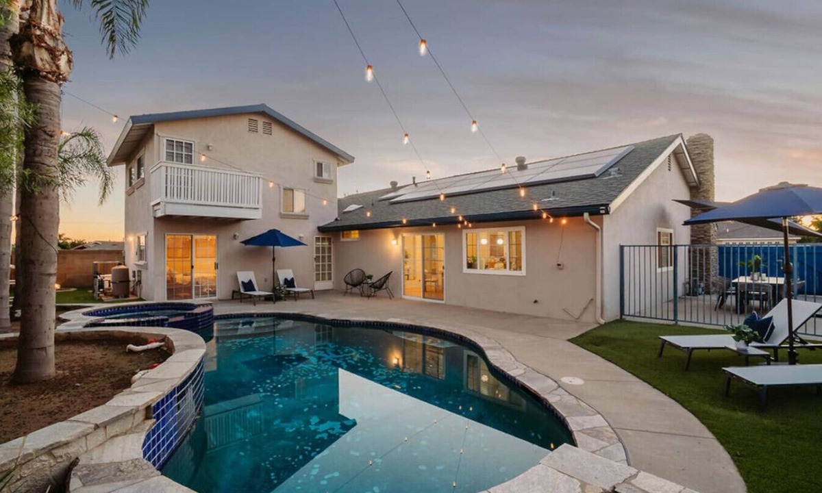 Placentia House | Sunlit Oasis: Heated Pool & Jacuzzi | Near Disney