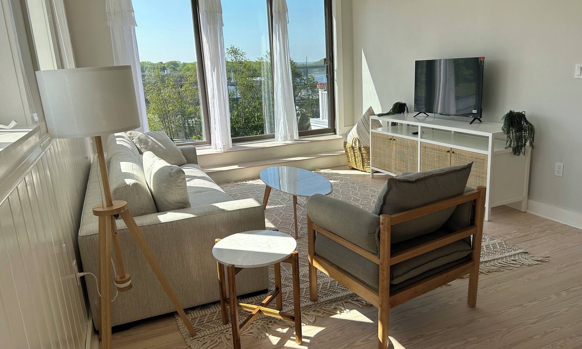 Belfast Apartment | Sunny downtown Belfast apartment with water view, right on Main St near eateries