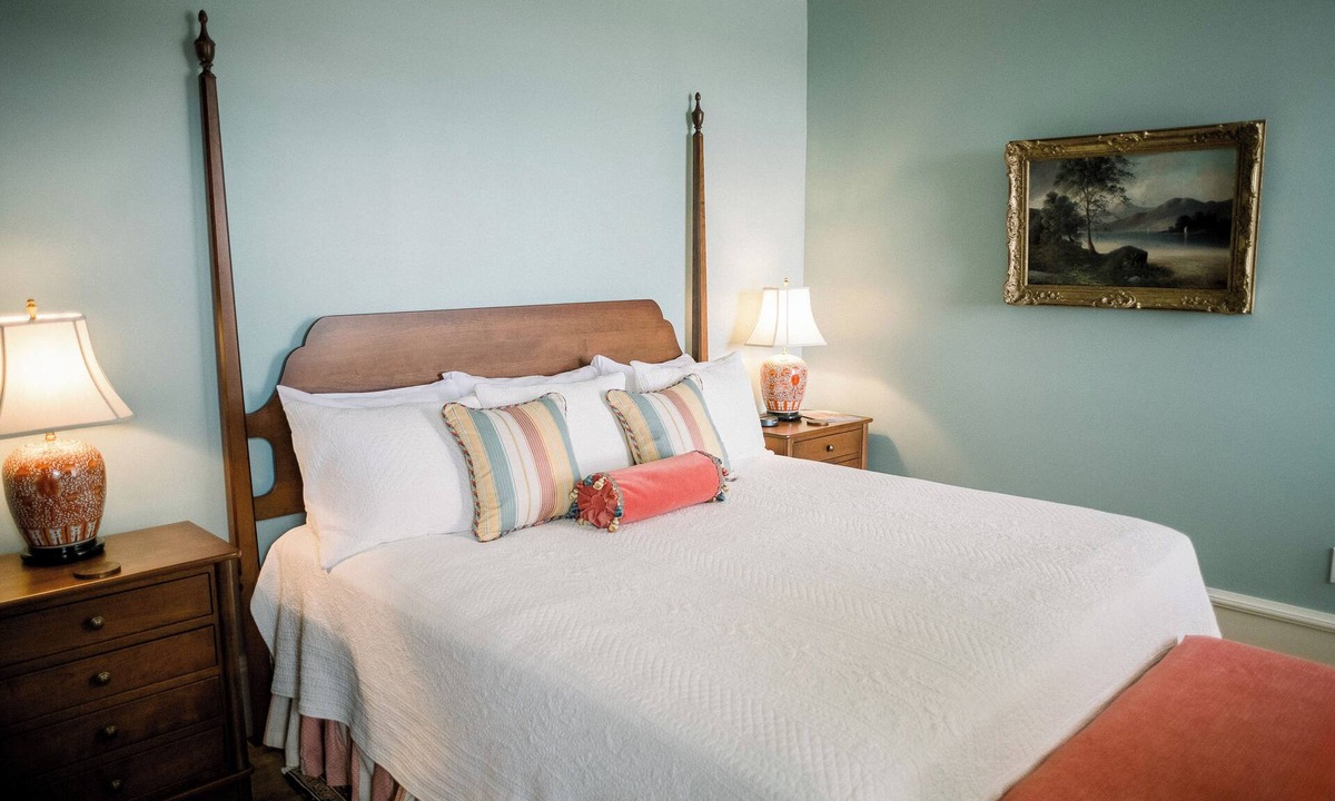 Millersburg Hotel | The Cadet's Suite: King Bed, Stylish Historic Stay at Mustard Seed Hill