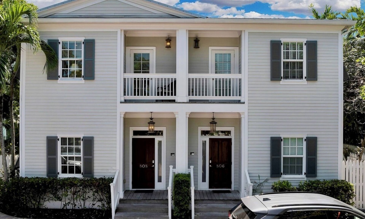 Old Town House | *THE EGRET & THE SANDPIPER* 2 Pool Compound + Last Key White Glove Service.