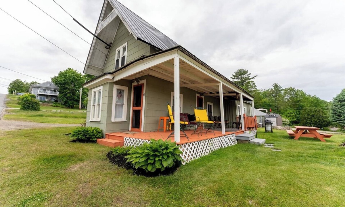 Weirs Beach House | The Grumpy Fun House