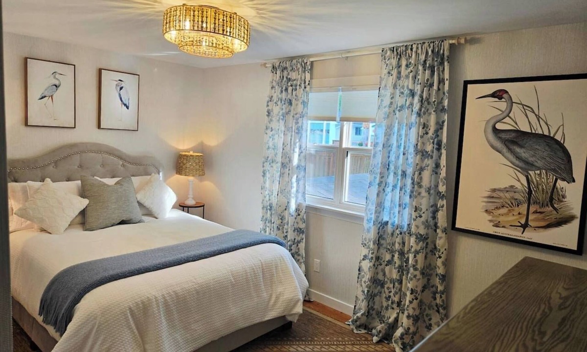 Hampton House | The Heron's Landing Guest House.