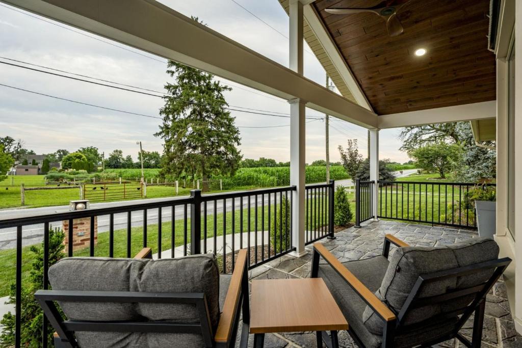 Ronks House | The Place Next Door – Stylish Amish-Country Stay
