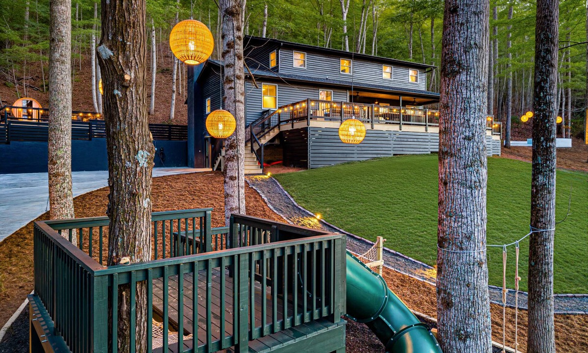 Candler House | Ultimate 7BR Getaway. Sleep 20.Pickleball, Golf Sim, Arcade, Theatre, Sauna, Spa
