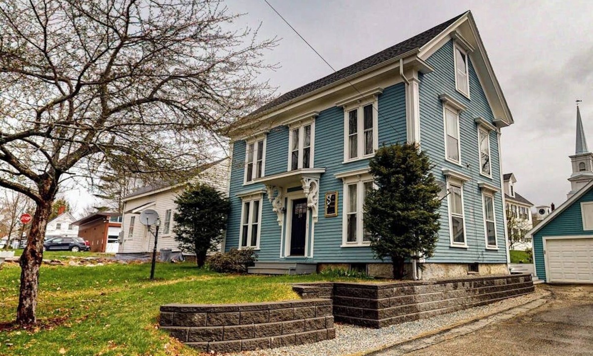 Bucksport House | Upper Corbel - Charming upstairs duplex with fast WiFi, partial AC, & walkable location