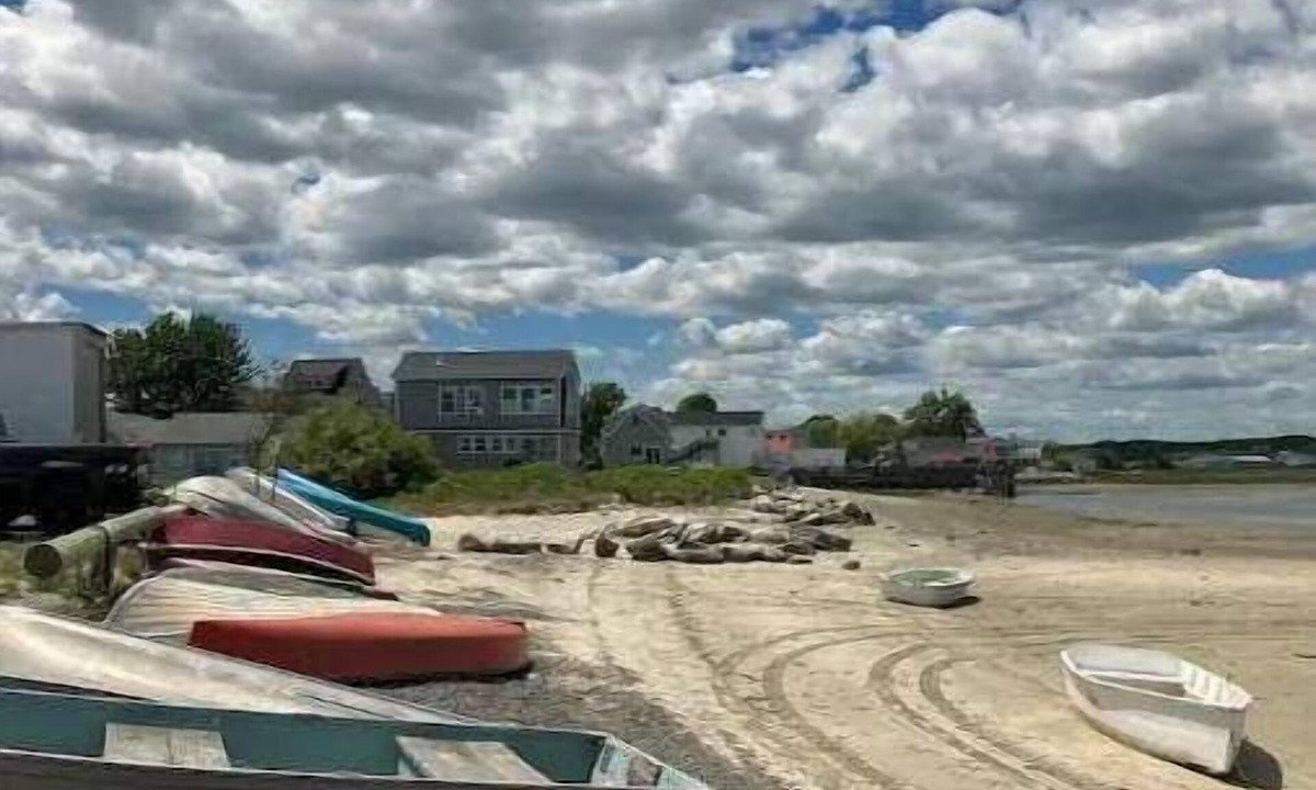 Scarborough House | Walk to Pine Point Beach from CJs Hideaway!