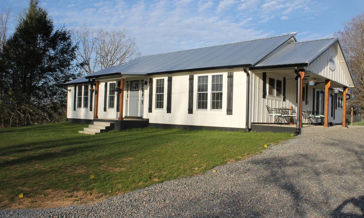 Hampton Other | Watauga Lake Cherokee Nat'l Forest. New house, fenced, firepit, pet friendly.