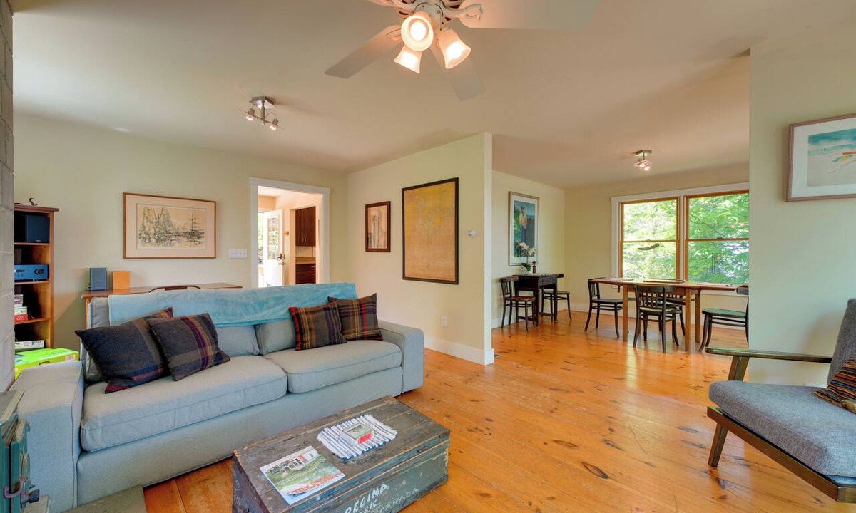 Round Pond House | Waterfront Cottage! Family-Friendly Hideaway