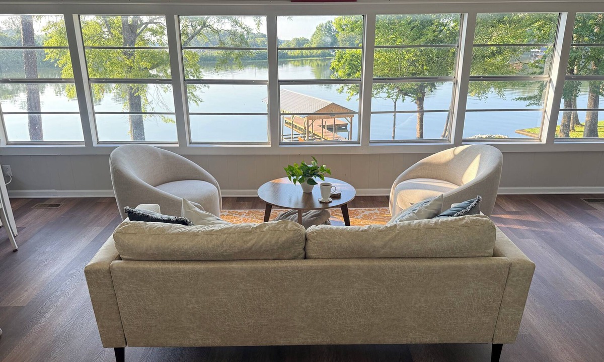 Leesburg House | Weiss Choice - NEW RENTAL -charming lake house with stunning views