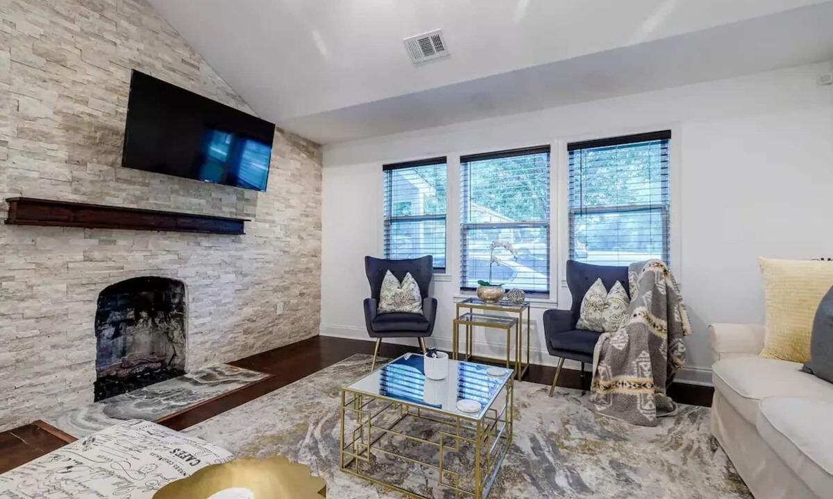 Atlanta House | Westside BeltLine Beauty Home with Poker Room Loft & Pool Table