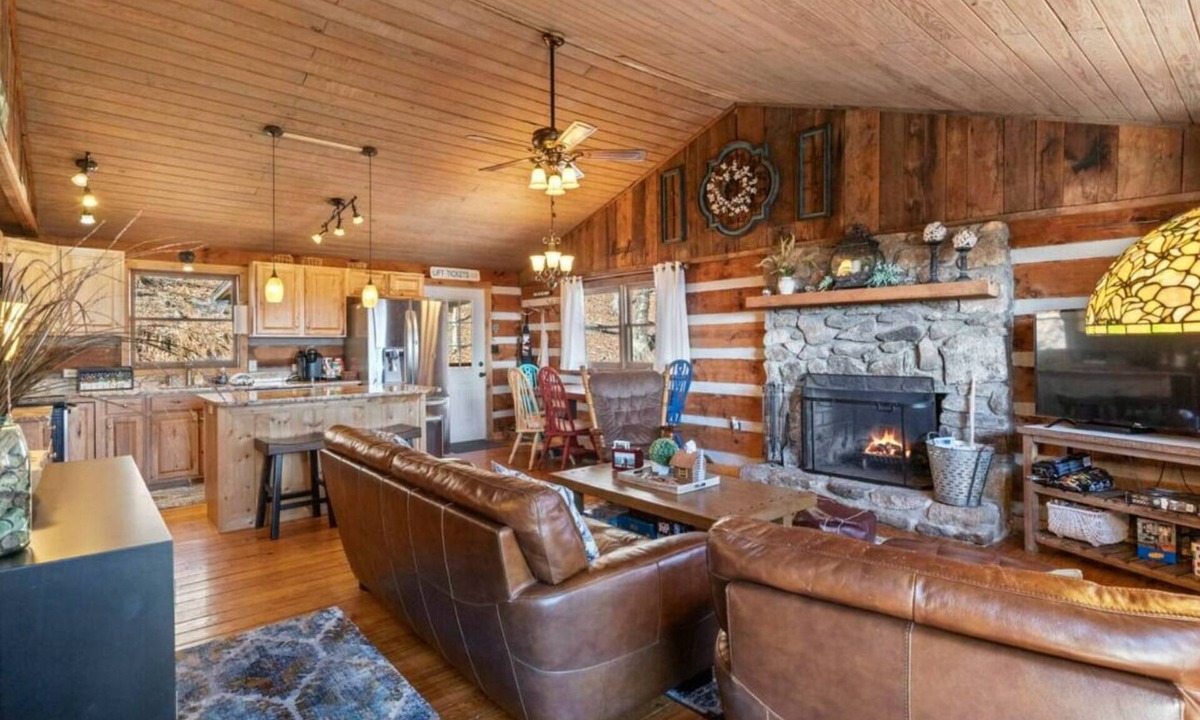 Wolf Laurel Cabin | Wolf Laurel-Authentic Cabin-Mountain Views-Ski Hatley Pointe-Hiking-A/T-Big Bald