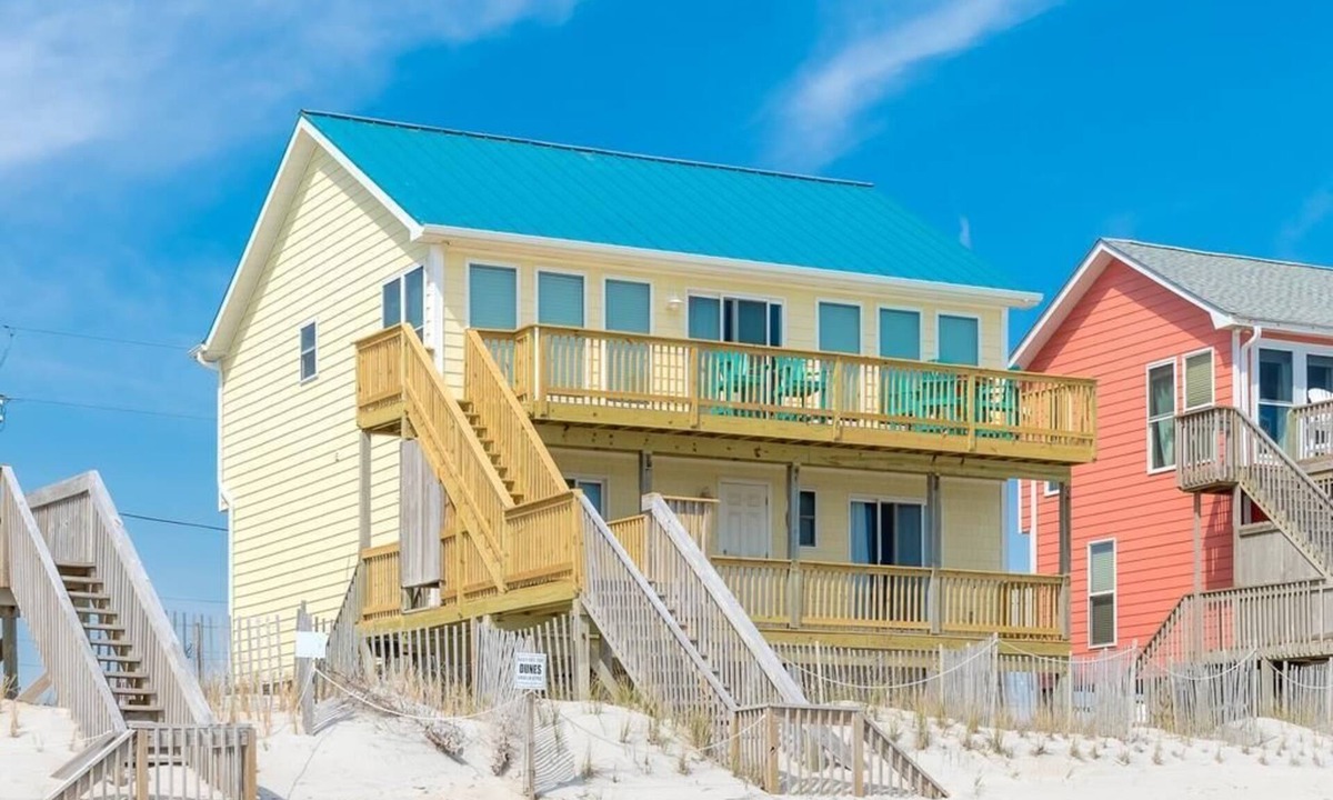 North Topsail Beach House | YOLO - Fantastic 5 BR Oceanfront Home - 2 Living Rooms