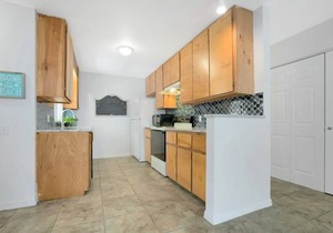 1 Block to Beach & A Street Tropical Apt w Patio