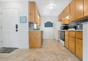 1 Block to Beach & A Street Tropical Apt w Patio