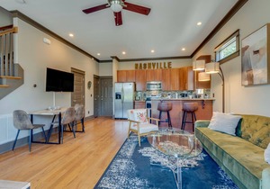 Downtown house! Sleeps 10!