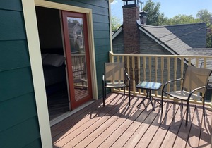 Downtown stay one mile from Broadway!