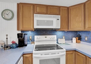 Oceanfront condo, community pool, beach access