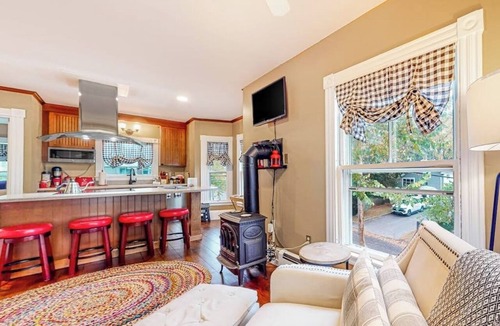Kennebunkport Apartment | 1 BR plus downtown - walk to Beaches/Eateries