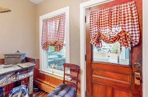 Kennebunkport Apartment | 1 BR plus downtown - walk to Beaches/Eateries