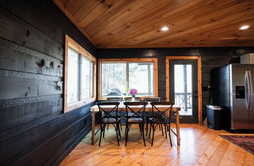 Williamstown Cabin | #1 for Families Pool Table Shuffleboard Hot Tub