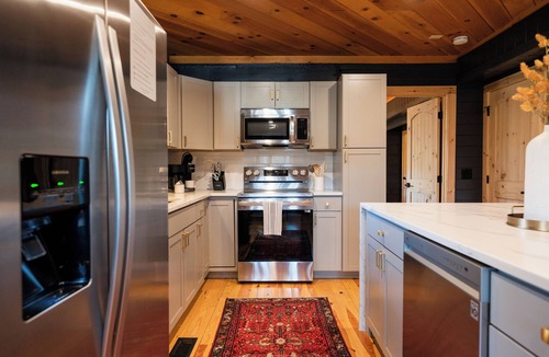 Williamstown Cabin | #1 for Families Pool Table Shuffleboard Hot Tub
