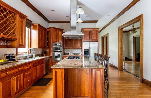 Belmont - Hillsboro House | 12 South Historic Home · 3BR Sleeps 10 · Wisteria