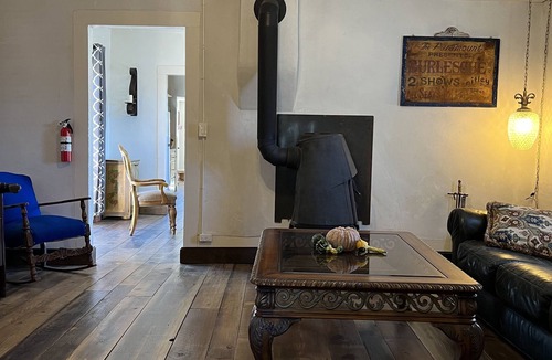 Cerrillos House | 19th Century casita & historical little town for the whole family! -sleeps 6