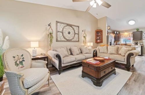 Westgate House | 2 bed 2 bath, sleeps 5. Southern Charm- Minutes to Camp Lejeune, MCAS, & Beach