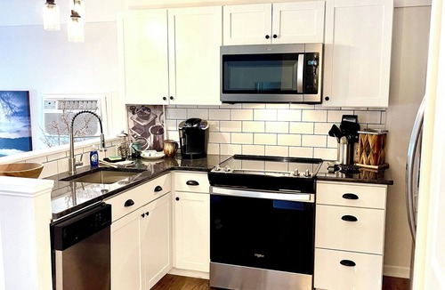 Westport House | 2-bedrm guesthouse on the Peninsula of Lake Norman in Denver,NC +all essentials.