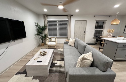 East Ocean View Apartment | 2 king bed steps to beach Top Floor #9