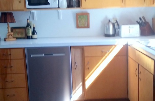 Raymond House | 20 steps to private sandy beach, new whole house AC, last week avail July 11-18