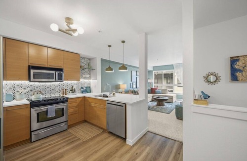 Broadway House | 2BR 2BA Pacific Pine Retreat – Capitol Hill